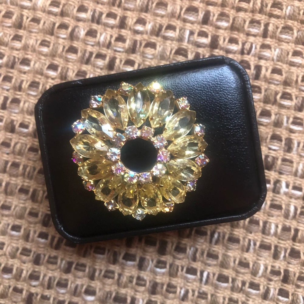 Vintage Gold Tone Rhinestone Brooch - Picture 5 of 9